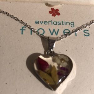 Everlasting flowers heart necklace 18” NWT